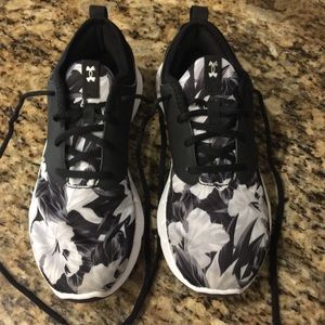 Under Armour  9.5 Women’s gel heal